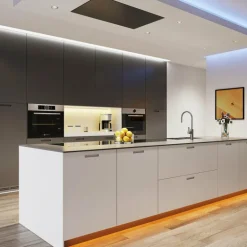 Bande LED Reality RUSH Noir, 1 lumière, Télécommandes, Changeur de couleurs